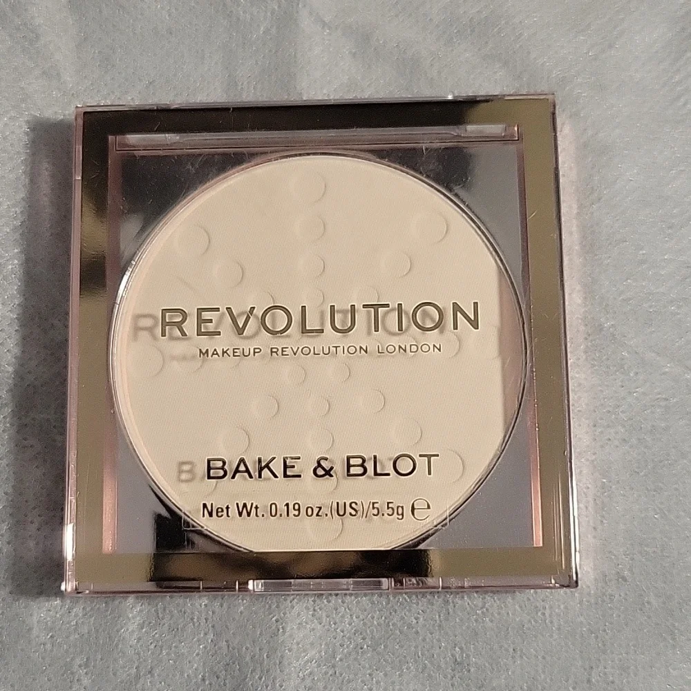 REVOLUTION Fair-Light Skin Face Bundle